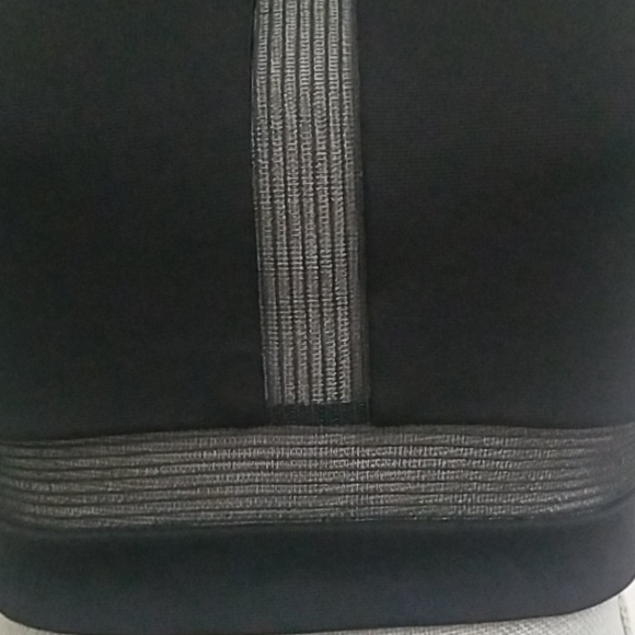 bebe crop top with mesh inserts - Picture 3 of 9